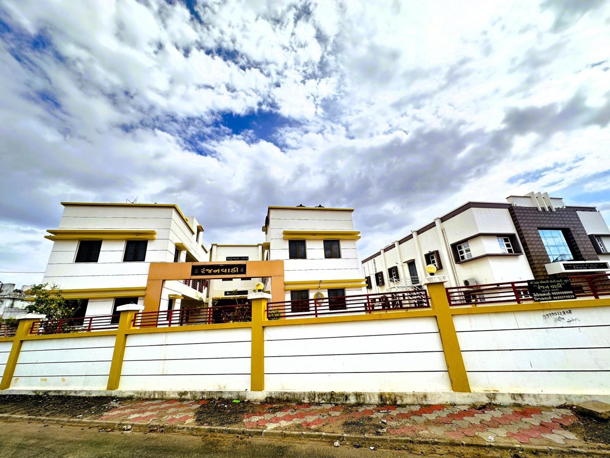 Ranjan Vadi Hotel Bhuj Exterior photo